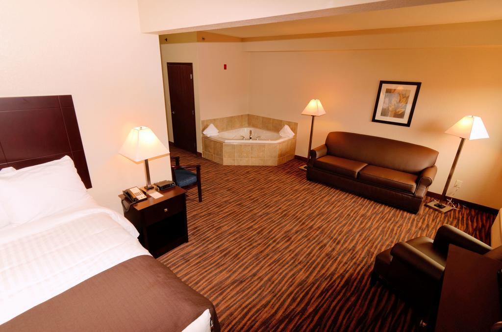 Cobblestone Inn & Suites - Denison | Oak Ridge Room photo